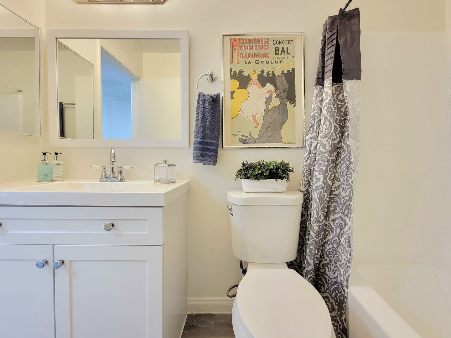 Northridge Apartment: 8808 Darby Ave.