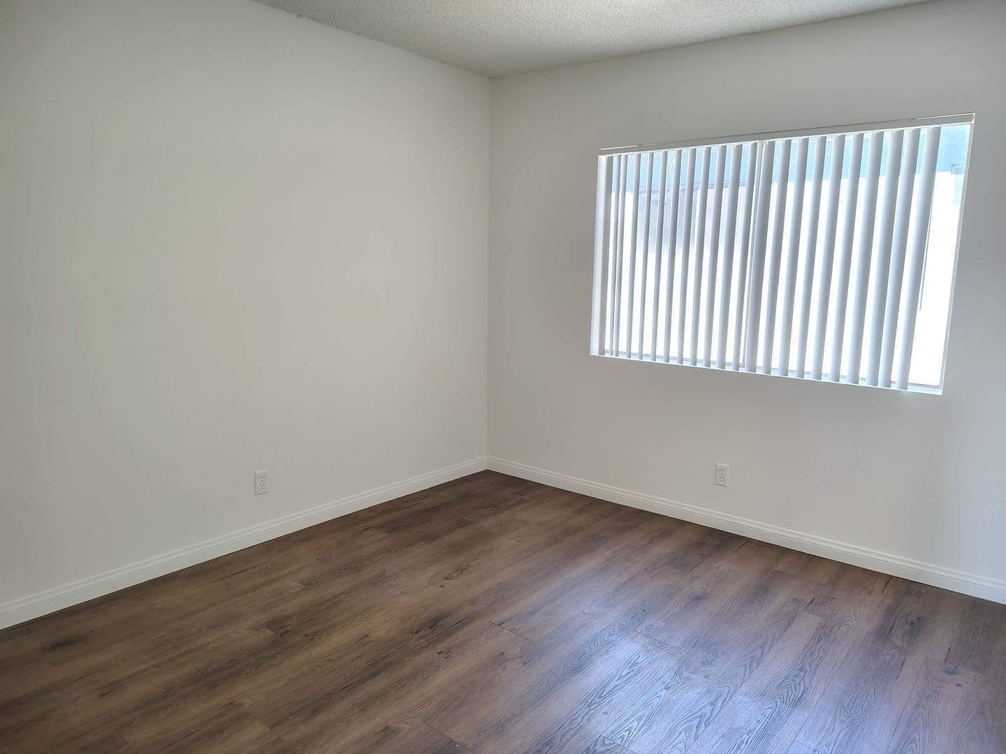 Reseda Apartment: 7521 & 7528 Canby Ave.