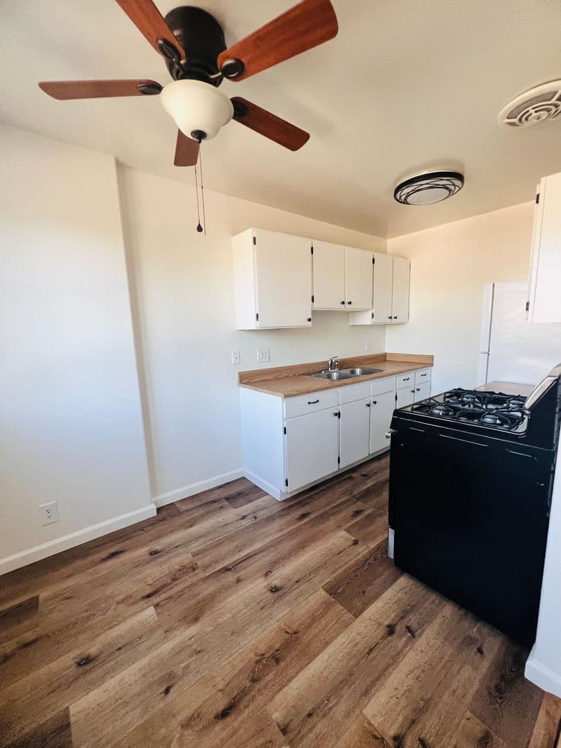 Los Angeles Apartment: 821 S. Wilton Place