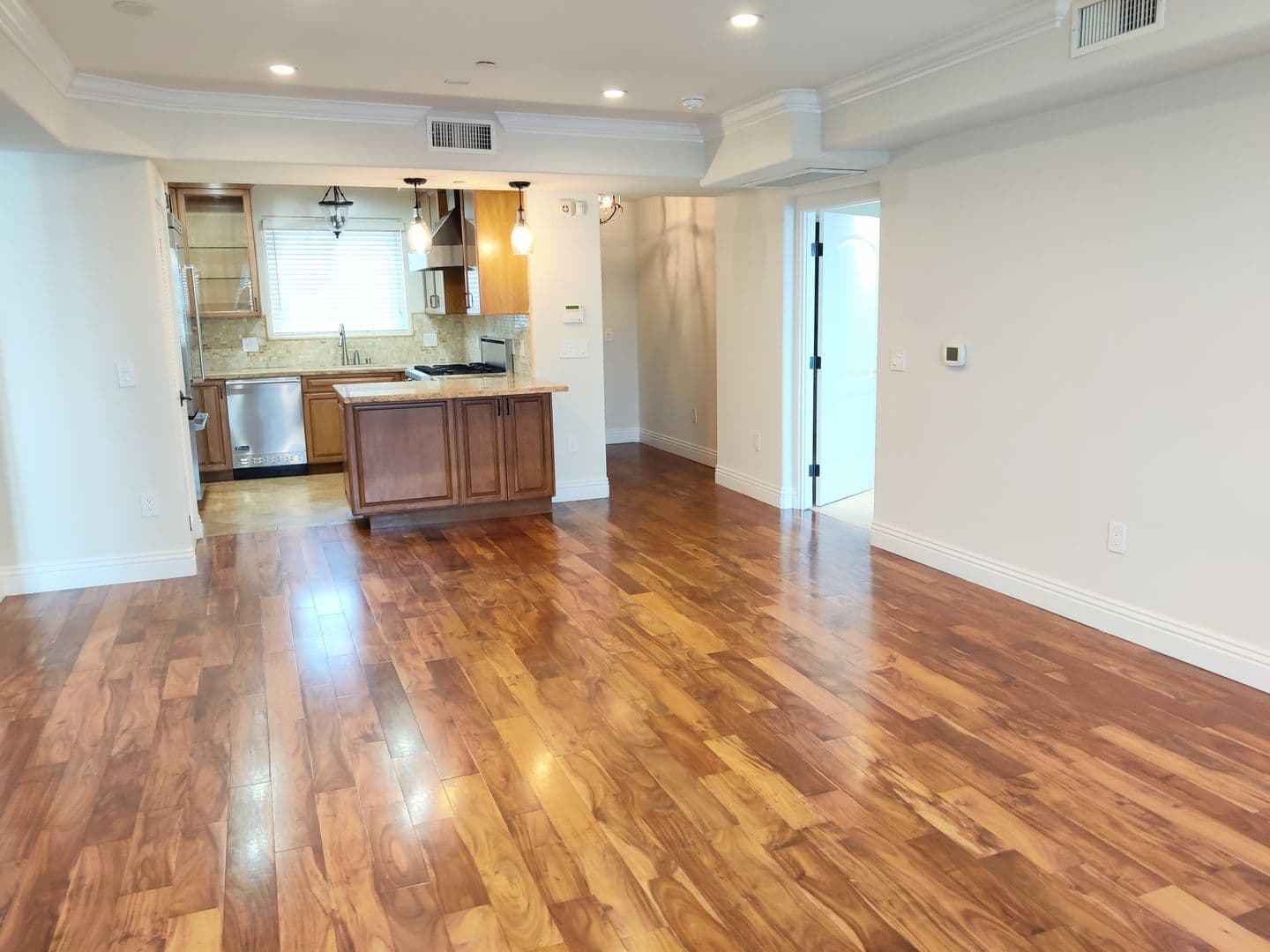 Studio City Apartment: 4350 Vantage Avenue
