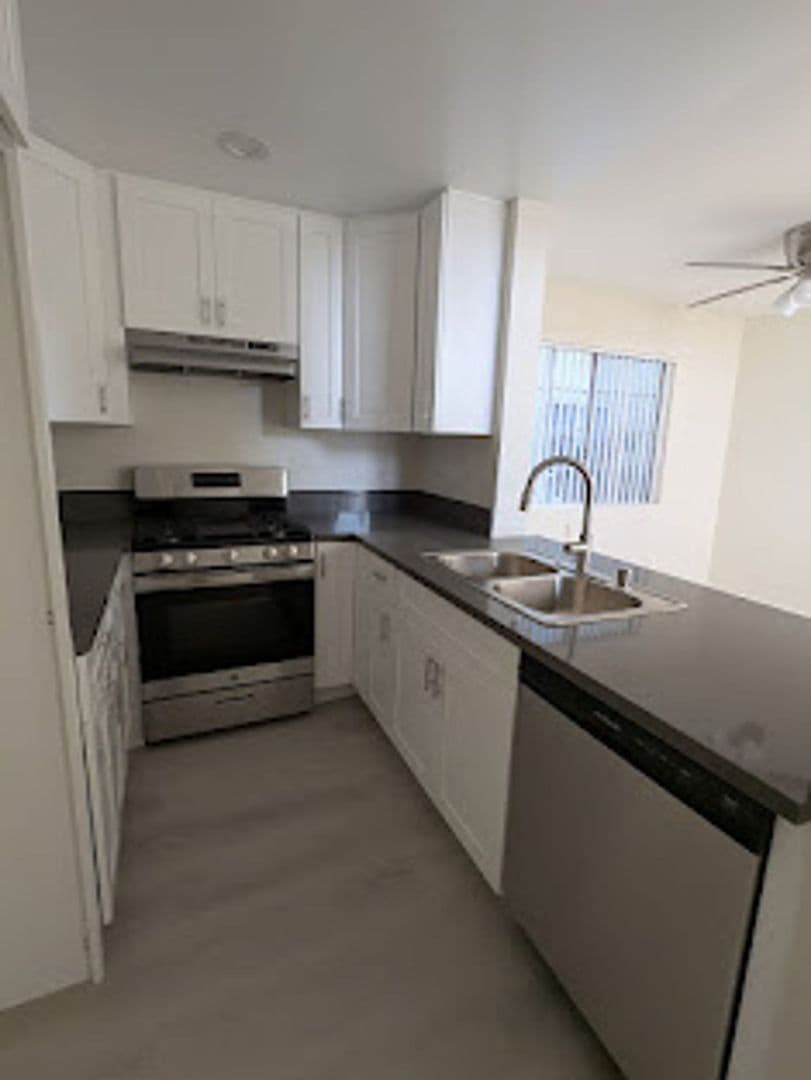 Van Nuys Apartment: 6943 Haskell Ave.