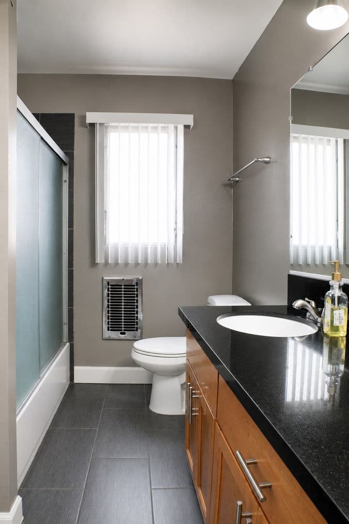 North Hollywood Apartment: 6859-6865 Fulton Ave.