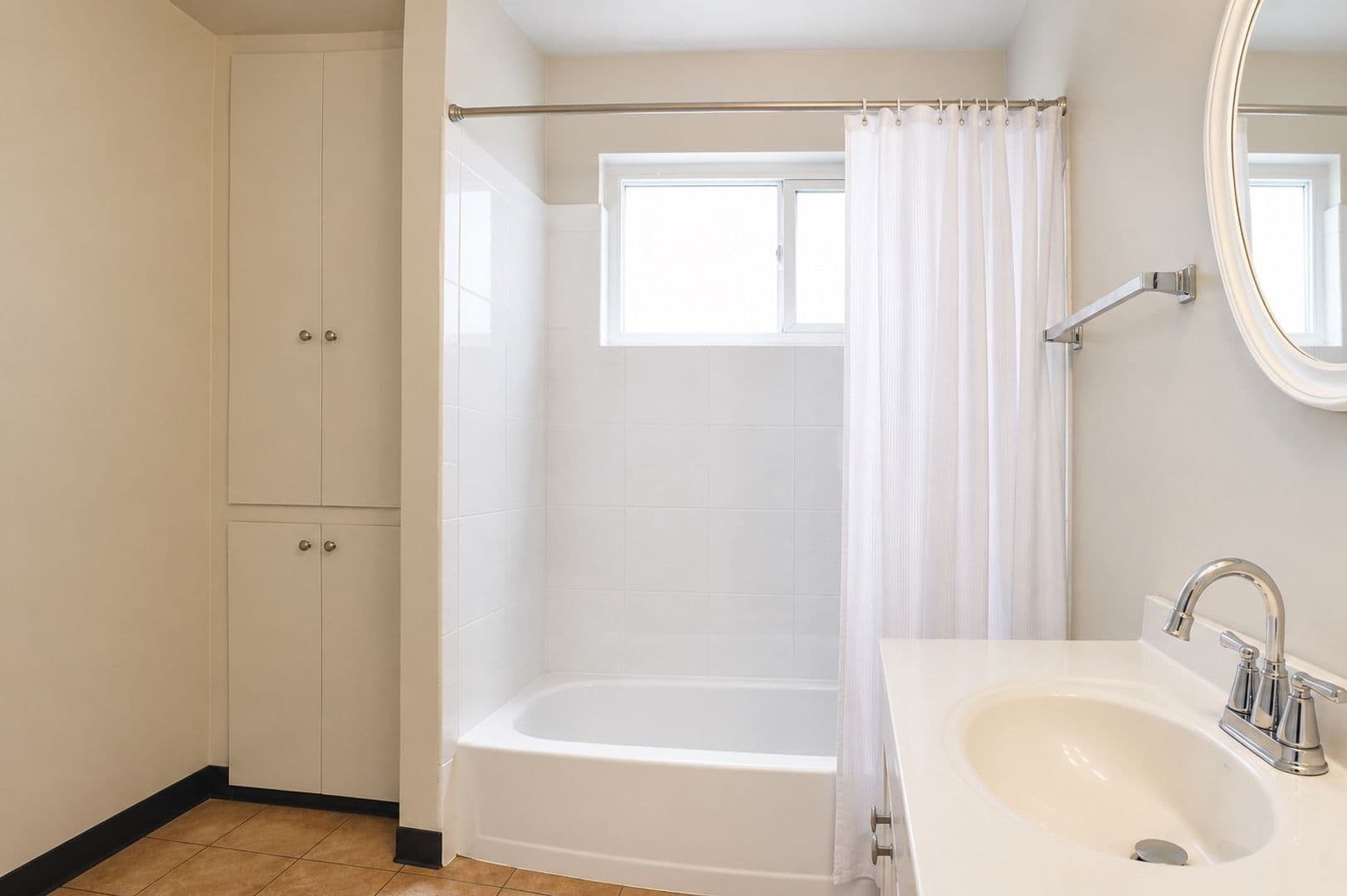 Van Nuys Apartment: 15425 Vanowen St.