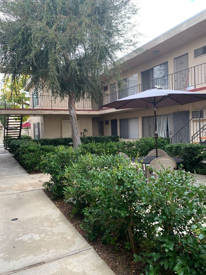 Canoga Park Apartment: 7909 Topanga Canyon Blvd