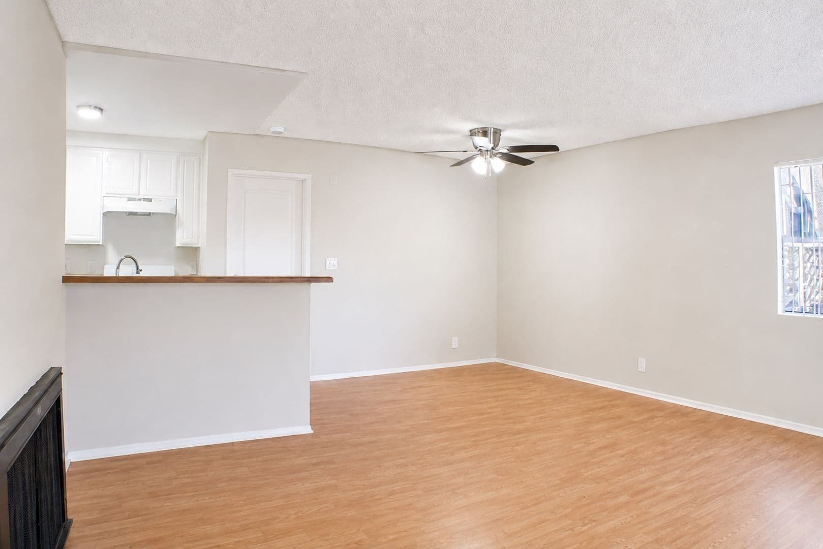 Mission Hills Apartment: 9939 Sepulveda Blvd