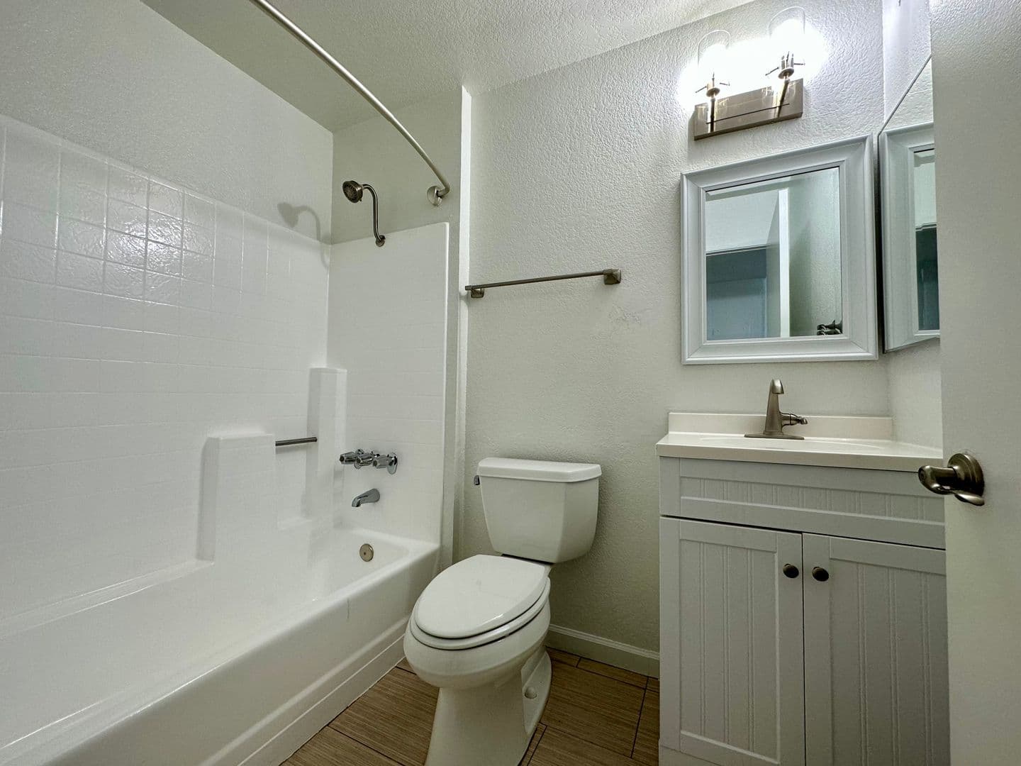 Los Angeles Apartment: 2330 North Cahuenga Blvd