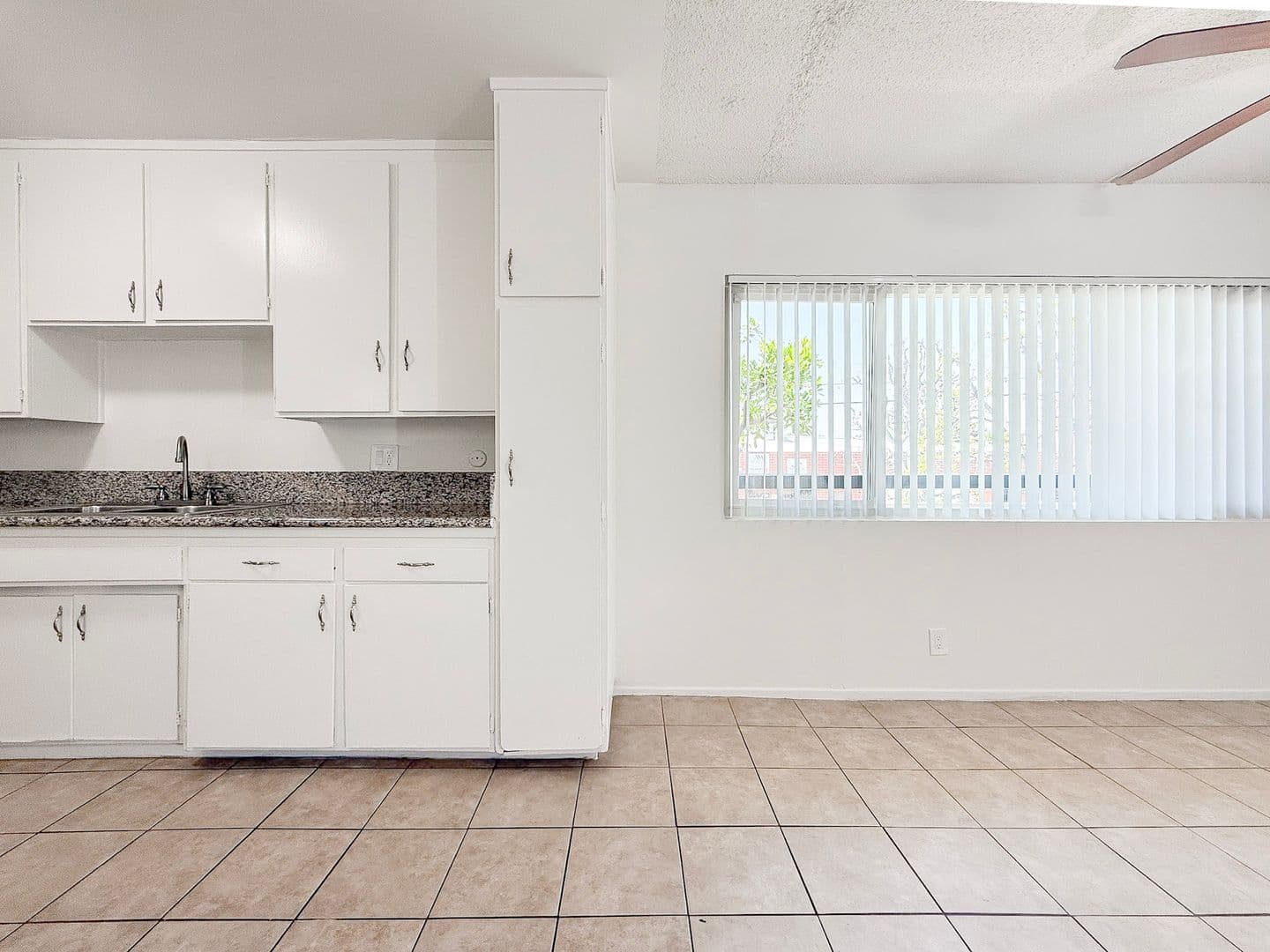 No. Hollywood Apartment: 7616 Fulton Avenue
