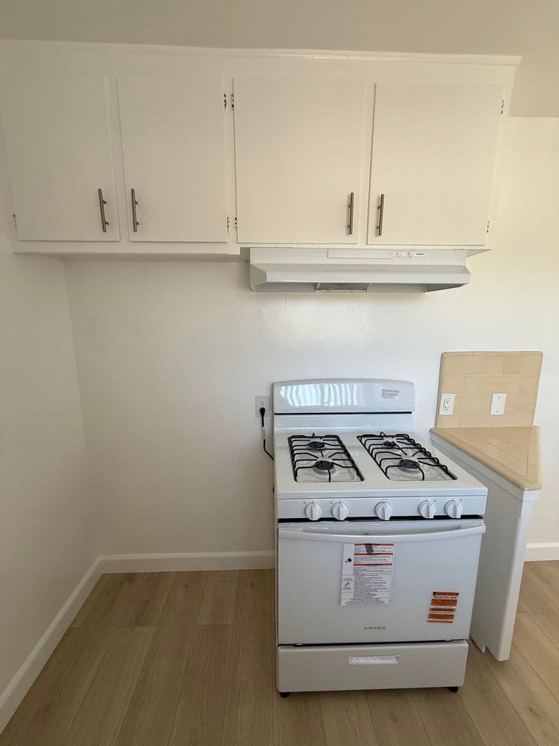 Winnetka Apartment: 20501 Vanowen Street