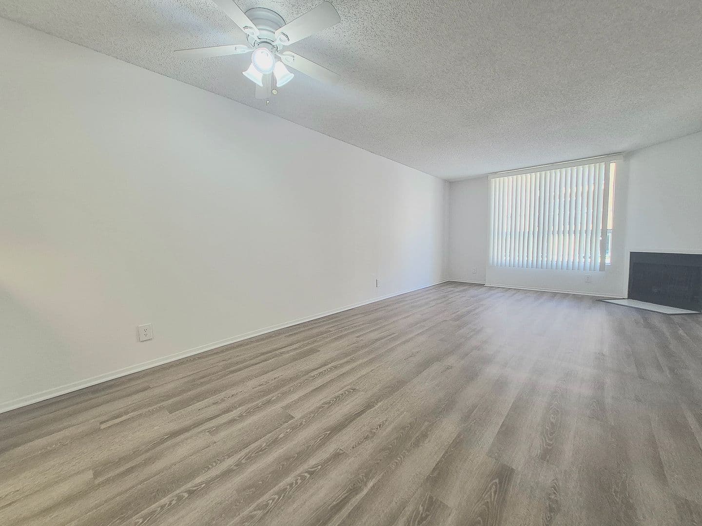 Northridge Apartment: 9841 White Oak Avenue
