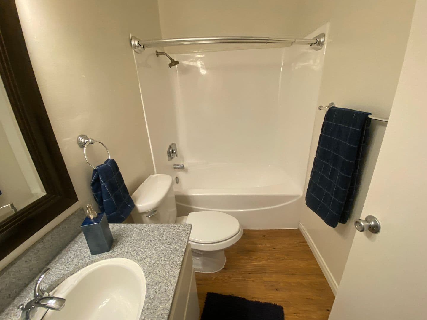 Tarzana Apartment: 18339-18347 Collins St