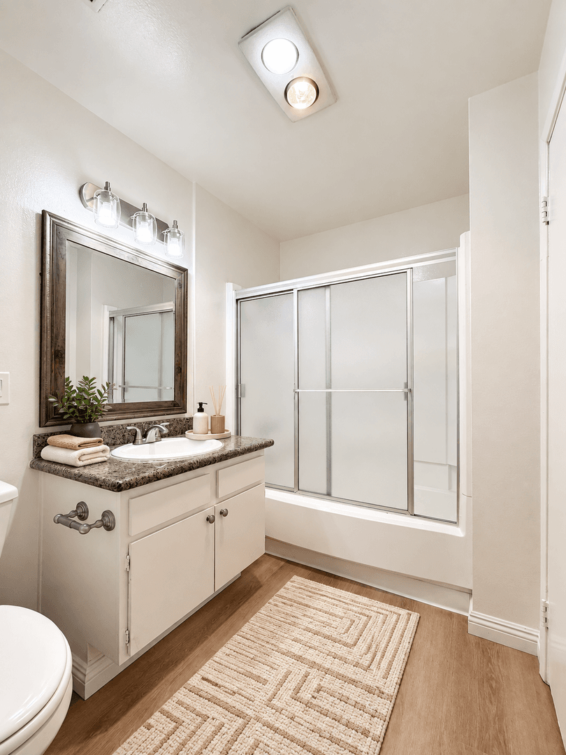 Canoga Park Apartment: 21445 Saticoy St.