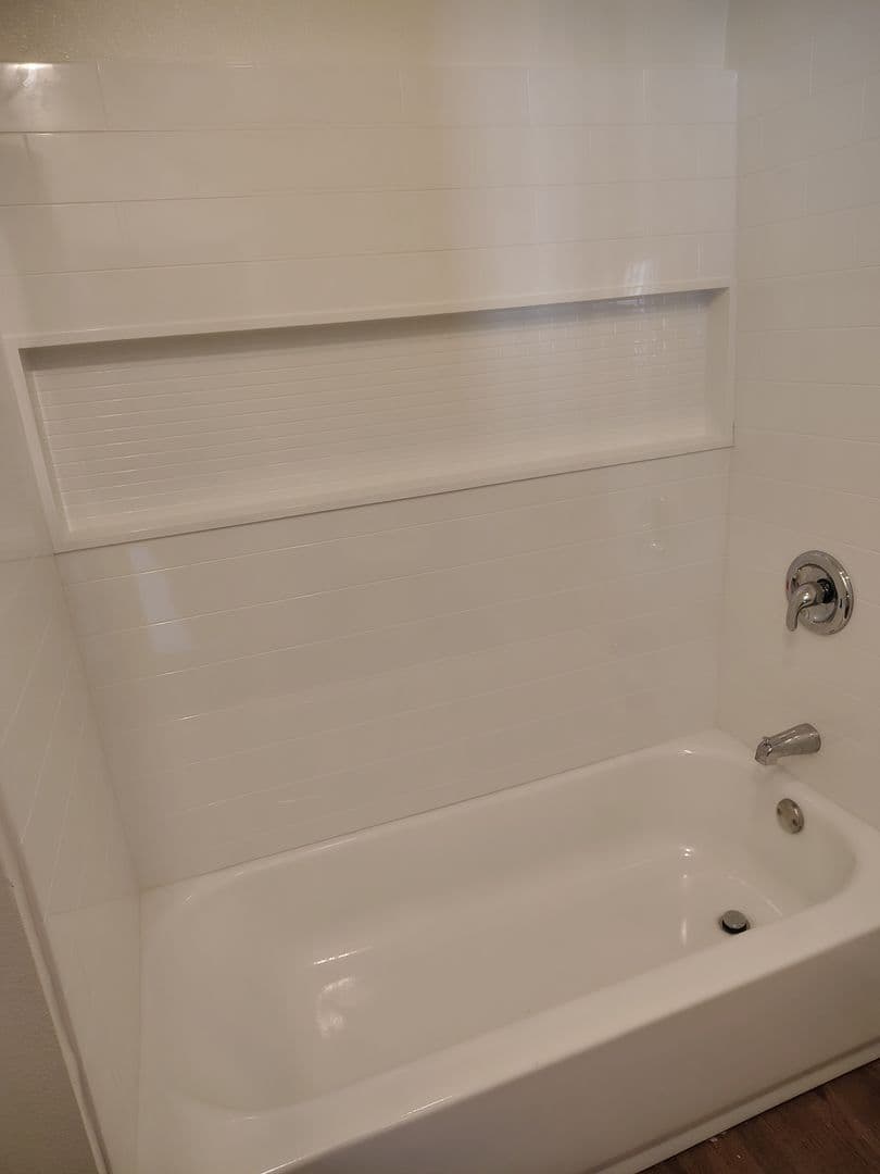 Reseda Apartment: 7521 & 7528 Canby Ave.