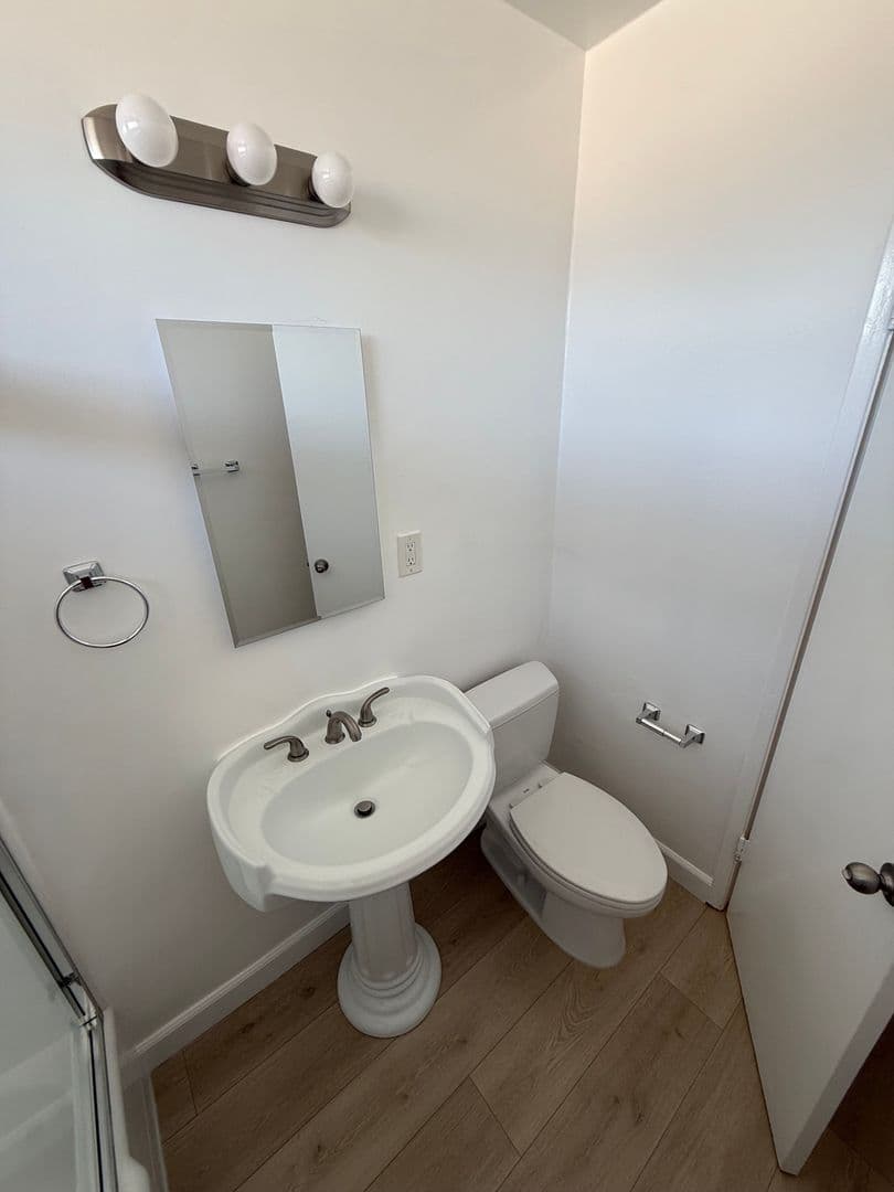 Winnetka Apartment: 20501 Vanowen Street