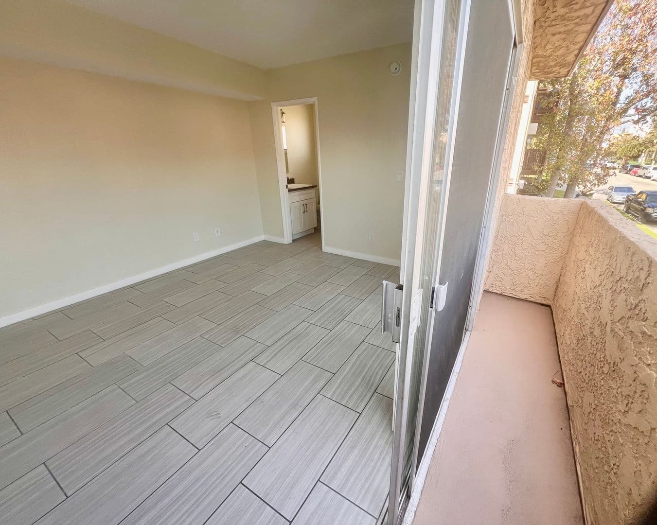 North Hills Apartment: 8533 Columbus Ave.