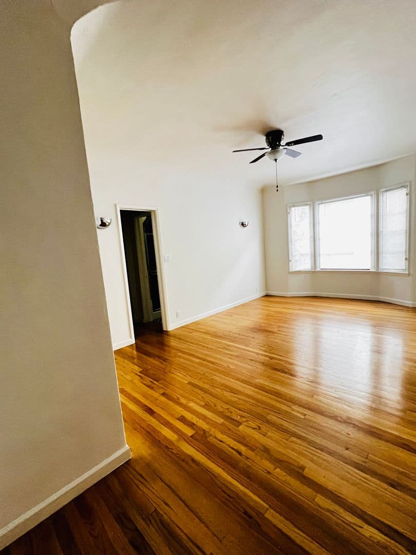 Los Angeles Apartment: 821 S. Wilton Place