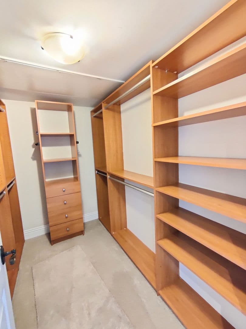 Studio City Apartment: 4350 Vantage Avenue