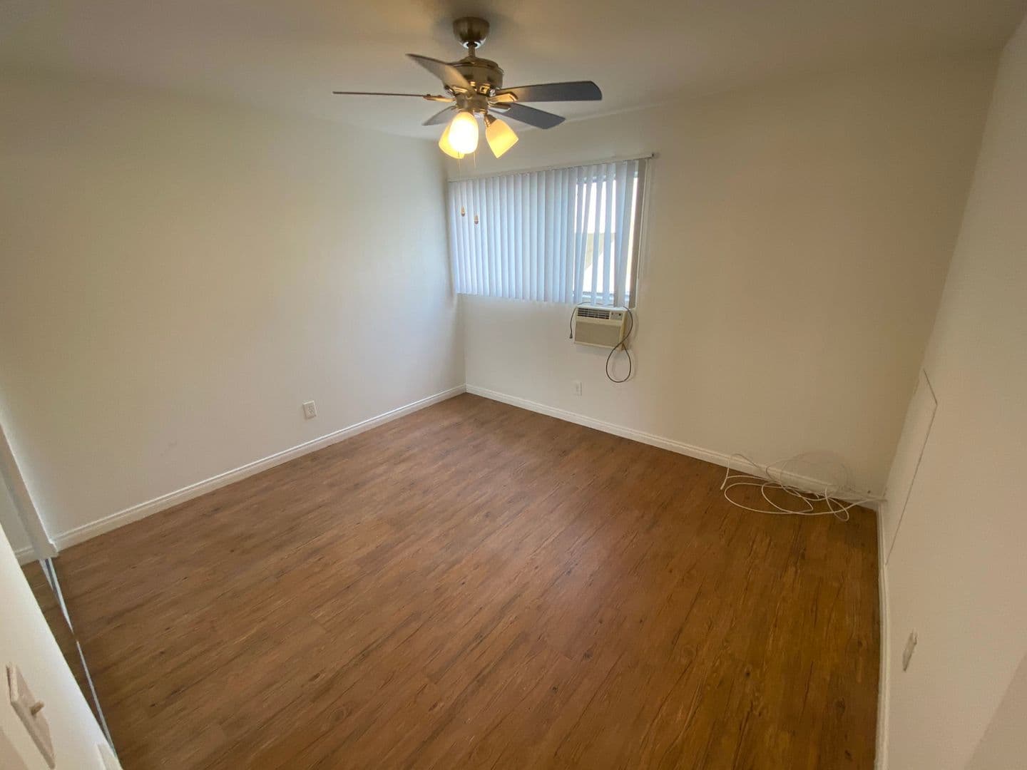 Tarzana Apartment: 18339-18347 Collins St