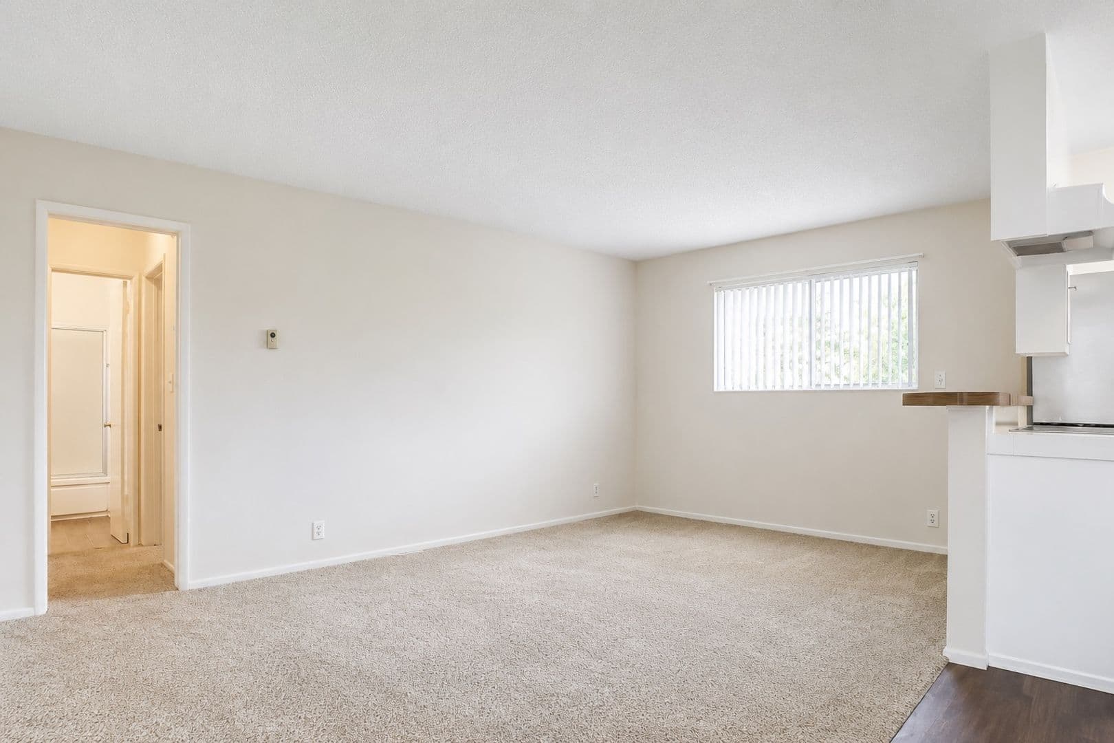 Van Nuys Apartment: 15120 Victory Blvd