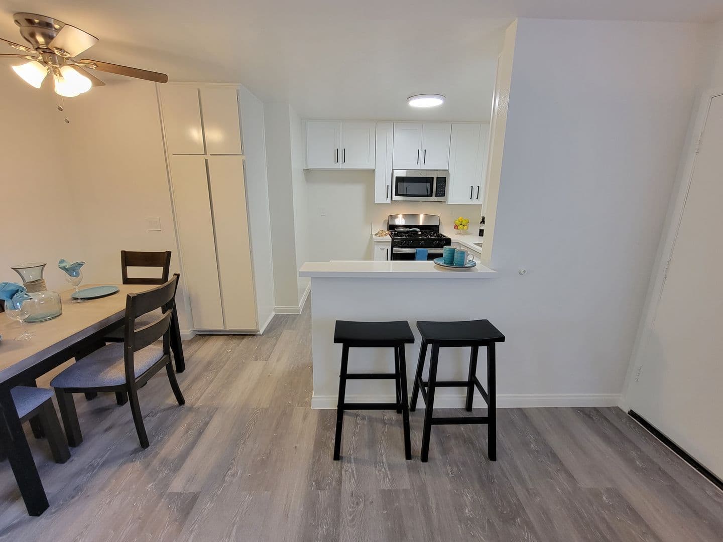 Northridge Apartment: 8808 Darby Ave.