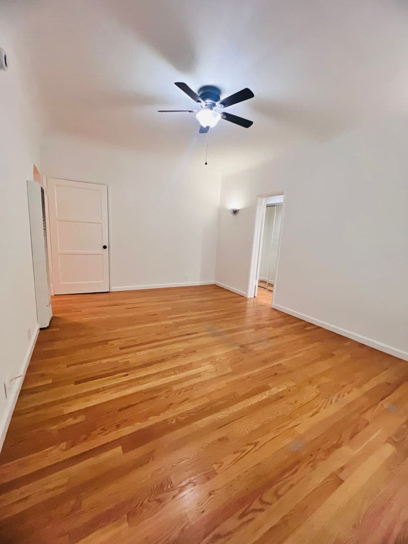 Los Angeles Apartment: 821 S. Wilton Place