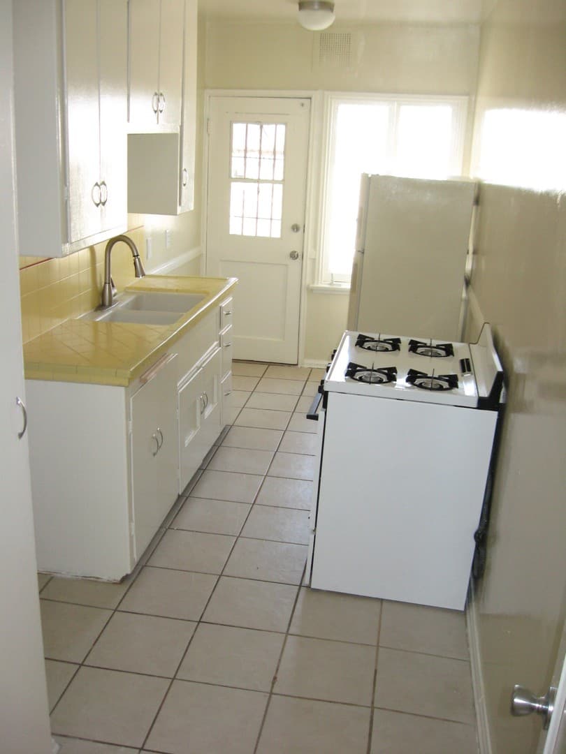 Los Angeles Apartment: 7000-7008 Beverly Blvd & 187-189 Sycamore