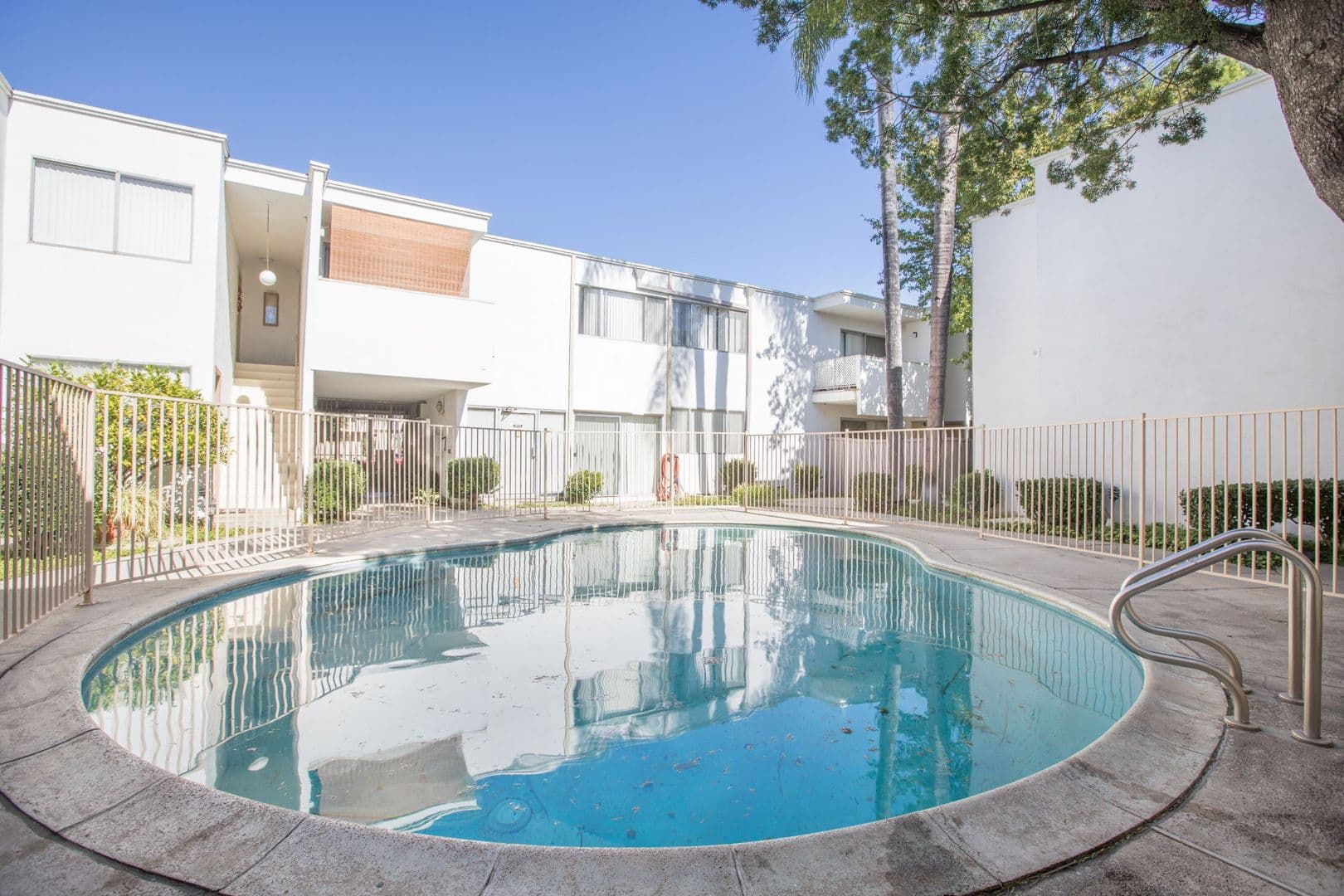 Northridge Apartment: 18100 Roscoe Blvd.