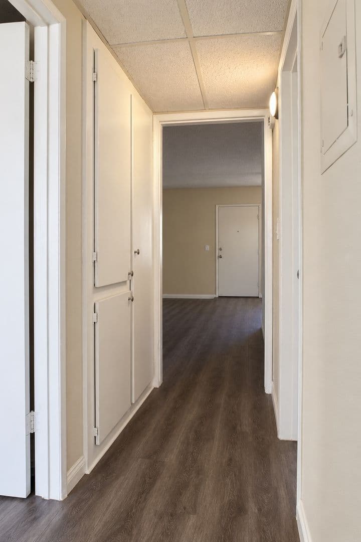 Van Nuys Apartment: 17339 Vanowen Street