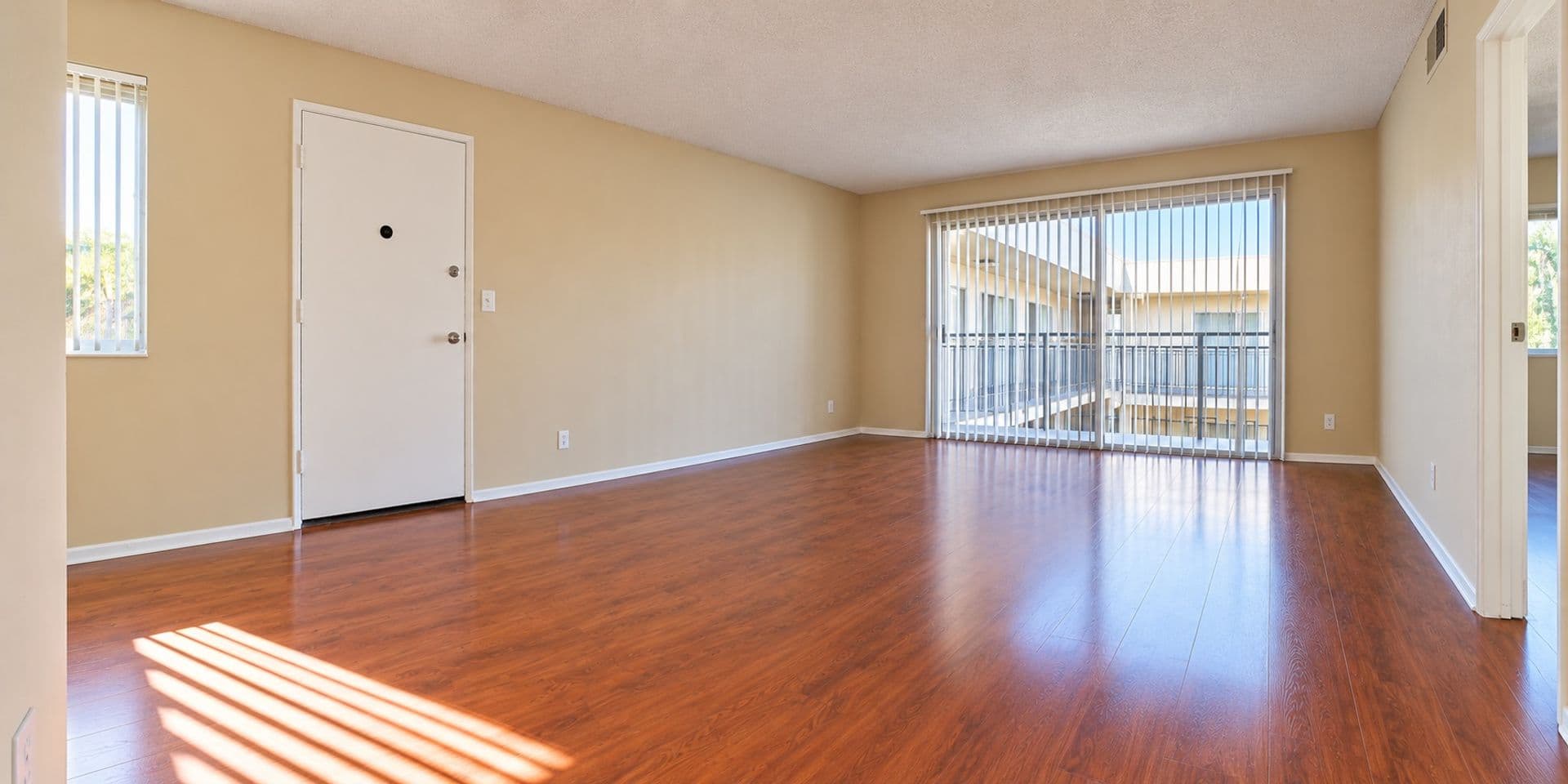 Van Nuys Apartment: 17339 Vanowen Street
