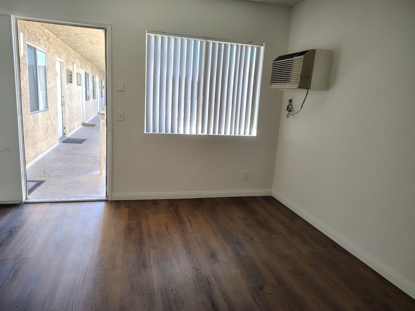 Reseda Apartment: 7521 & 7528 Canby Ave.