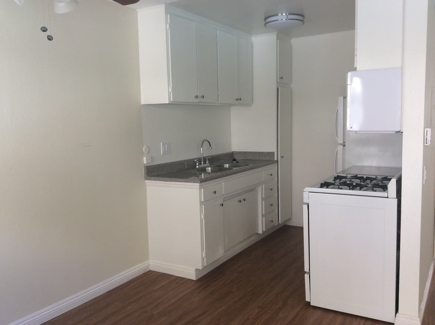 Canoga Park Apartment: 8360 Northgate Avenue