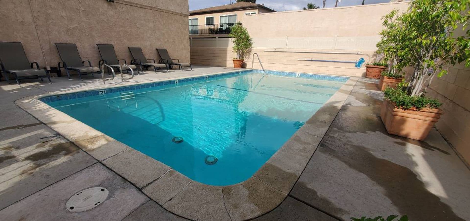 Valley Village Apartment: 12411 Magnolia Blvd