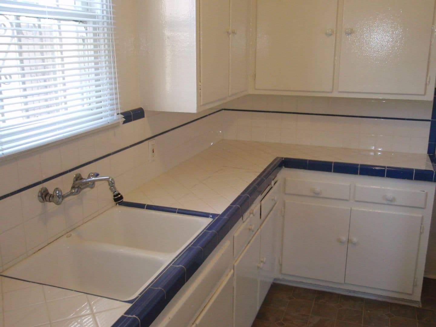 Los Angeles Apartment: 414-416 1/2 North Gardner St