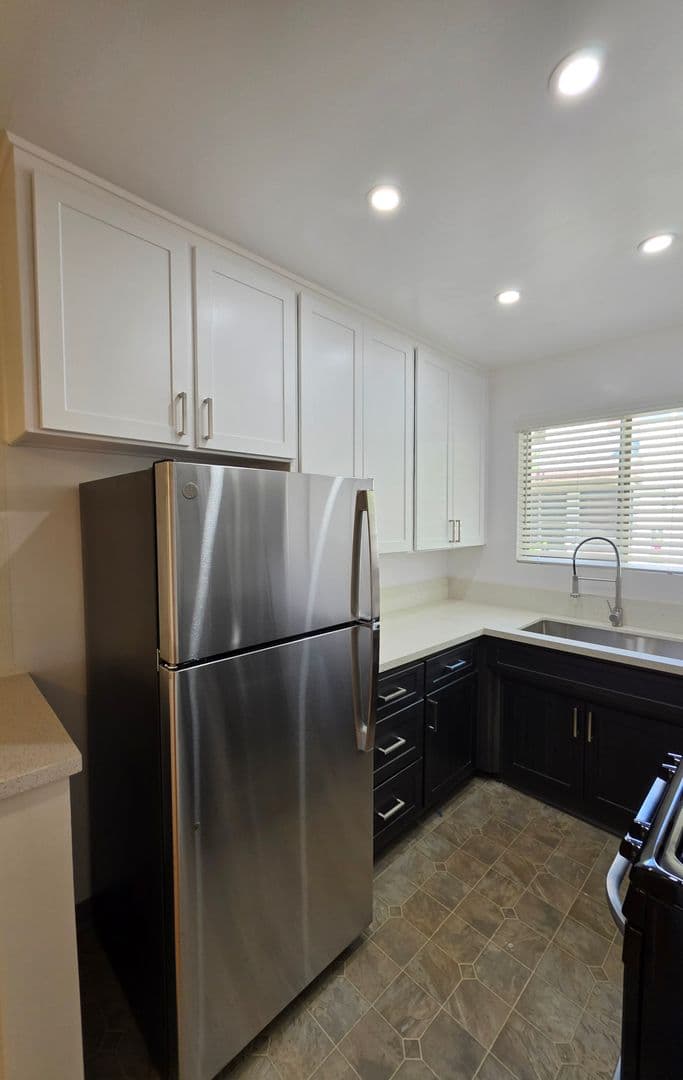 Los Angeles Apartment: 815 N. Fuller Ave,