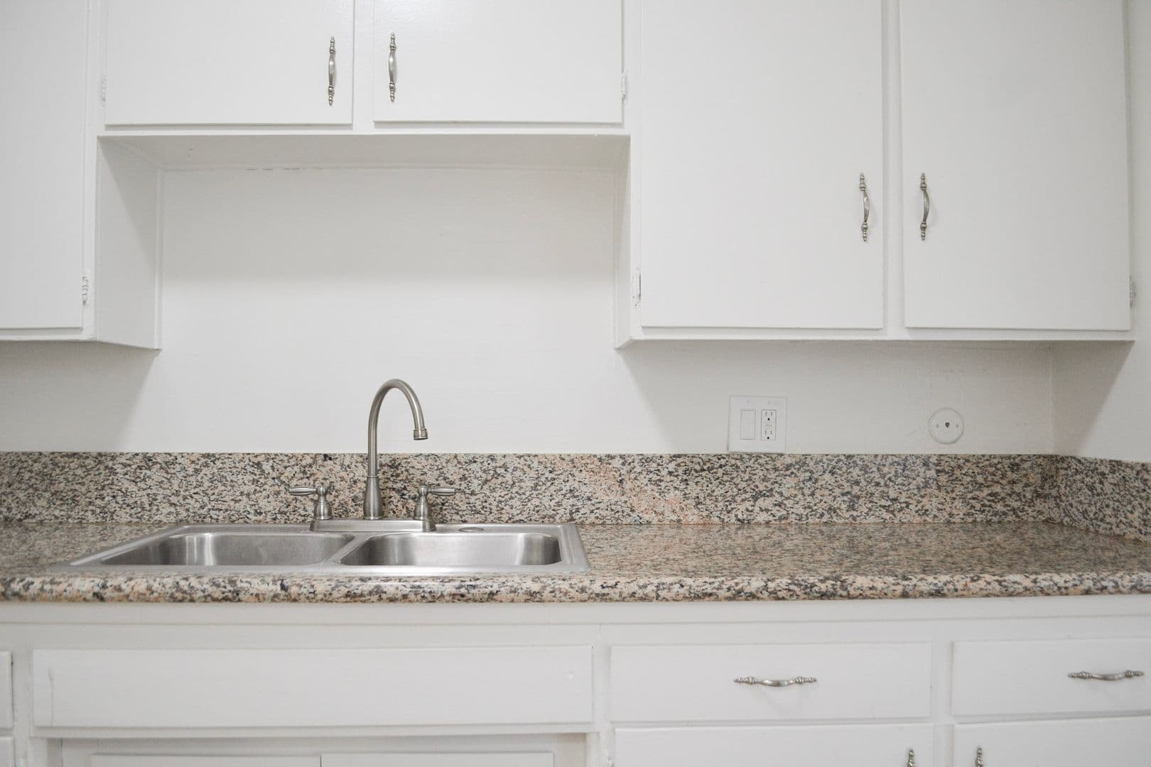 No. Hollywood Apartment: 7616 Fulton Avenue