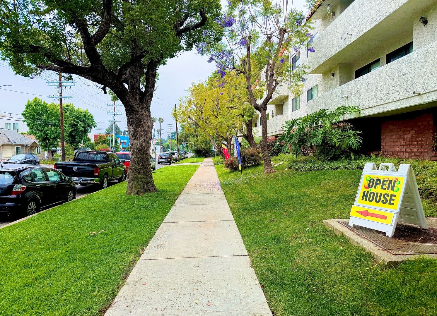 Sherman Oaks Apartment: 5637 Hazeltine Avenue