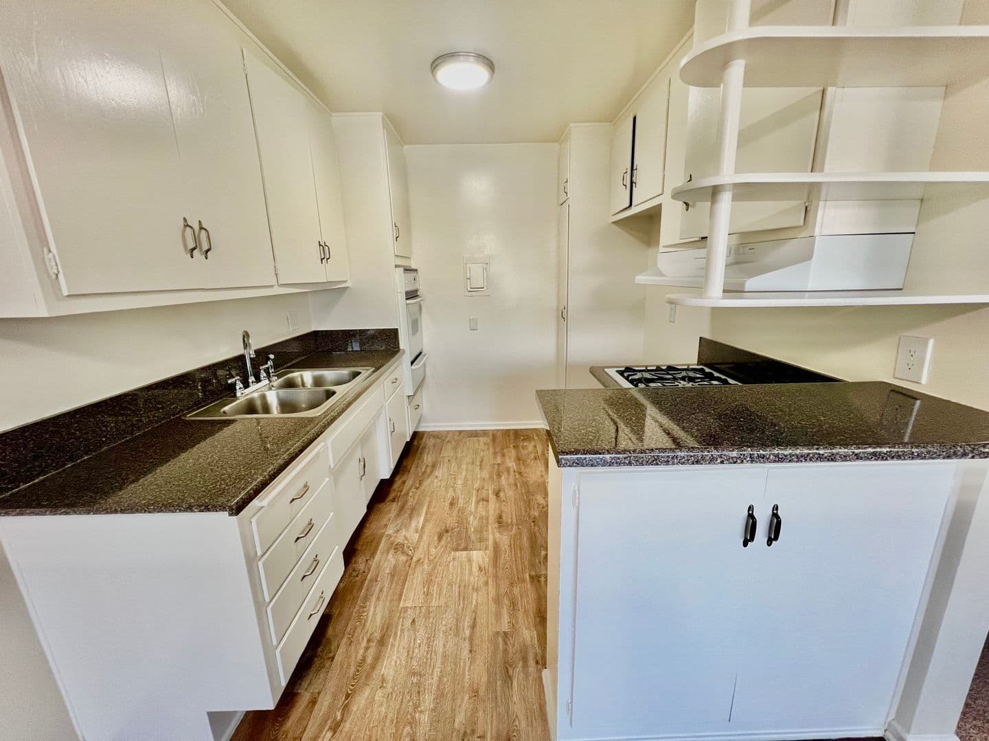 Northridge Apartment: 8830 Etiwanda Ave