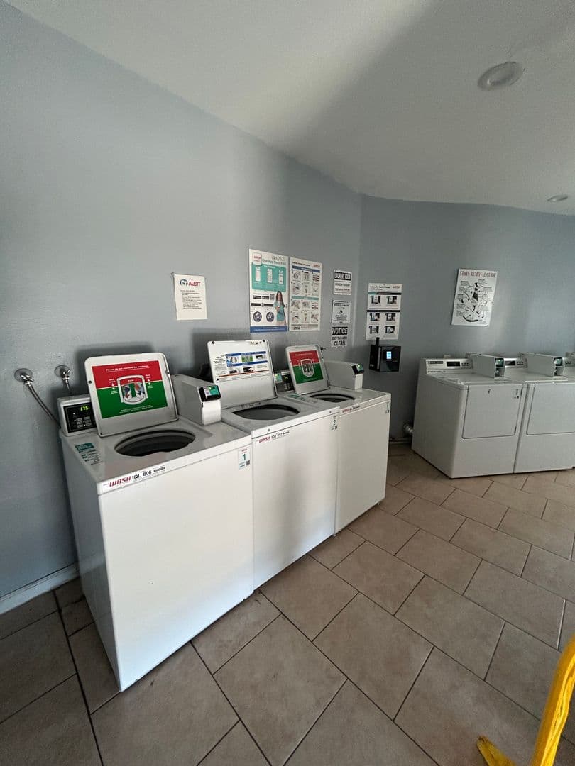 Tujunga Apartment: 10051 Pinewood Ave.