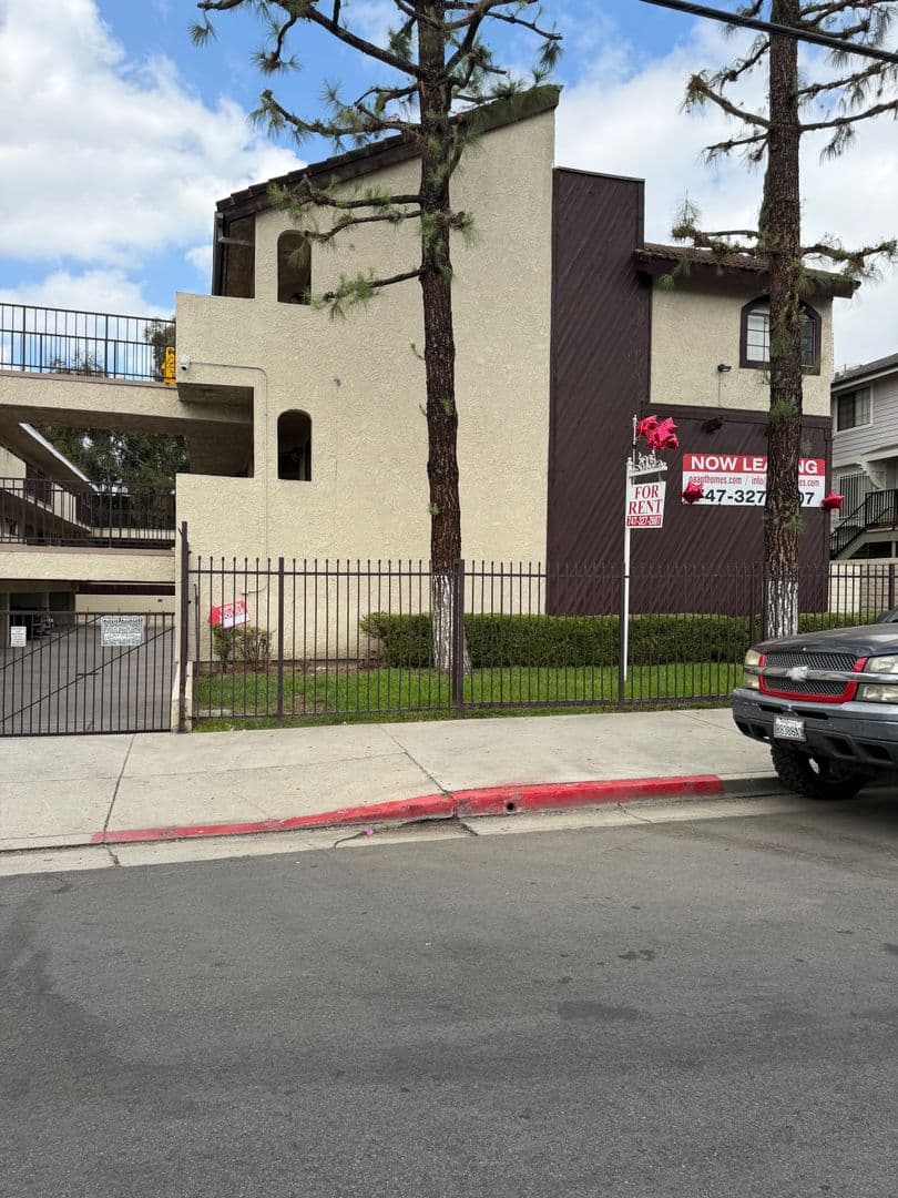 North Hills Apartment: 8815 Orion Ave.