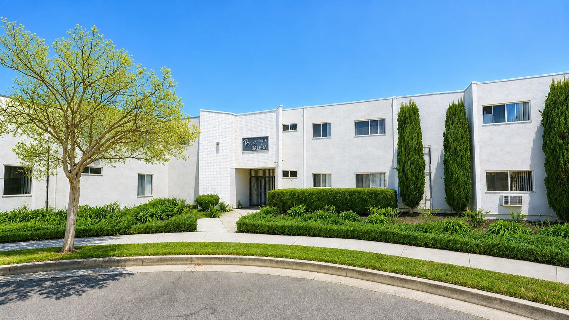 Granada Hills Apartment: 16914 Blackhawk Street