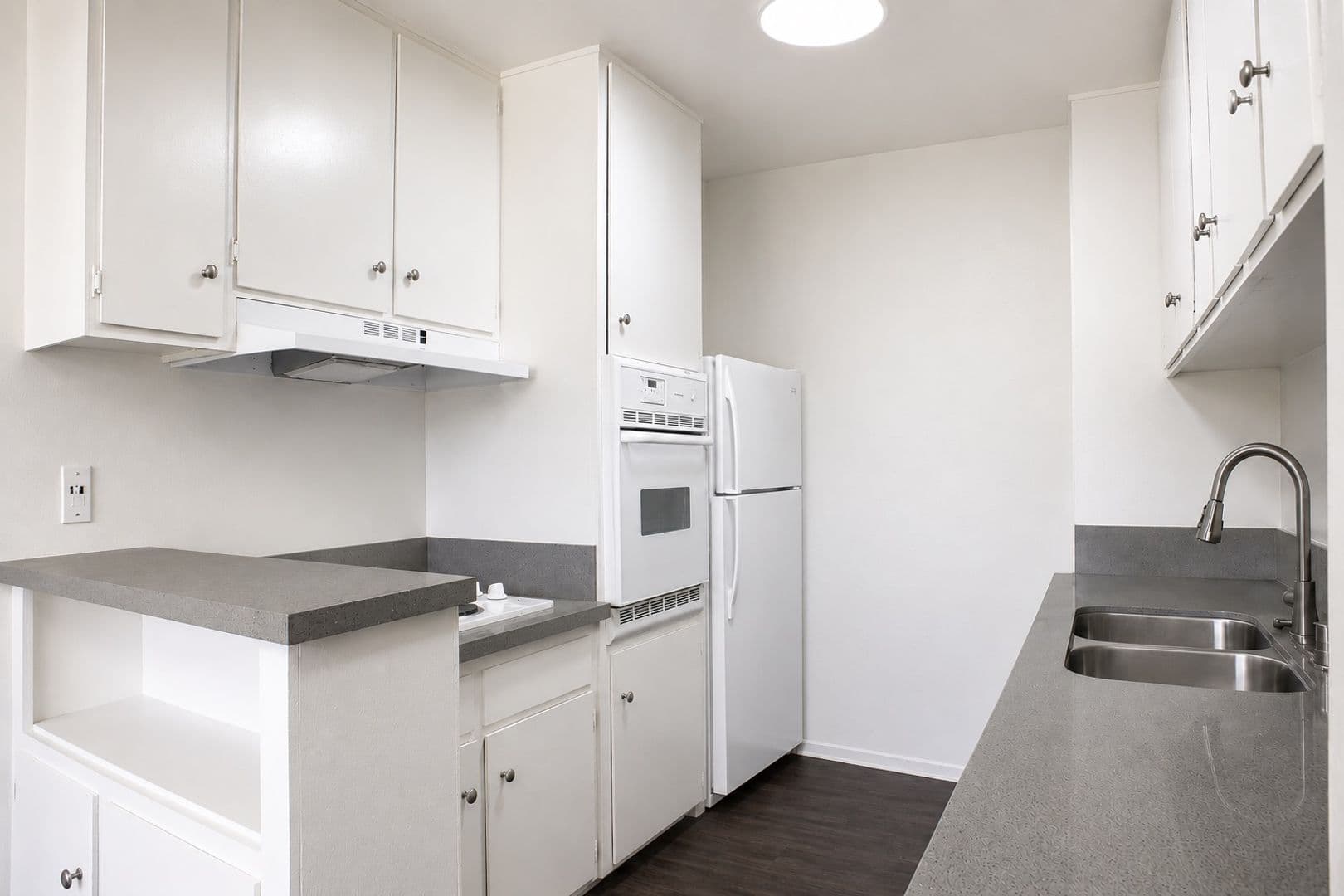 Encino Apartment: 17950 Burbank Blvd
