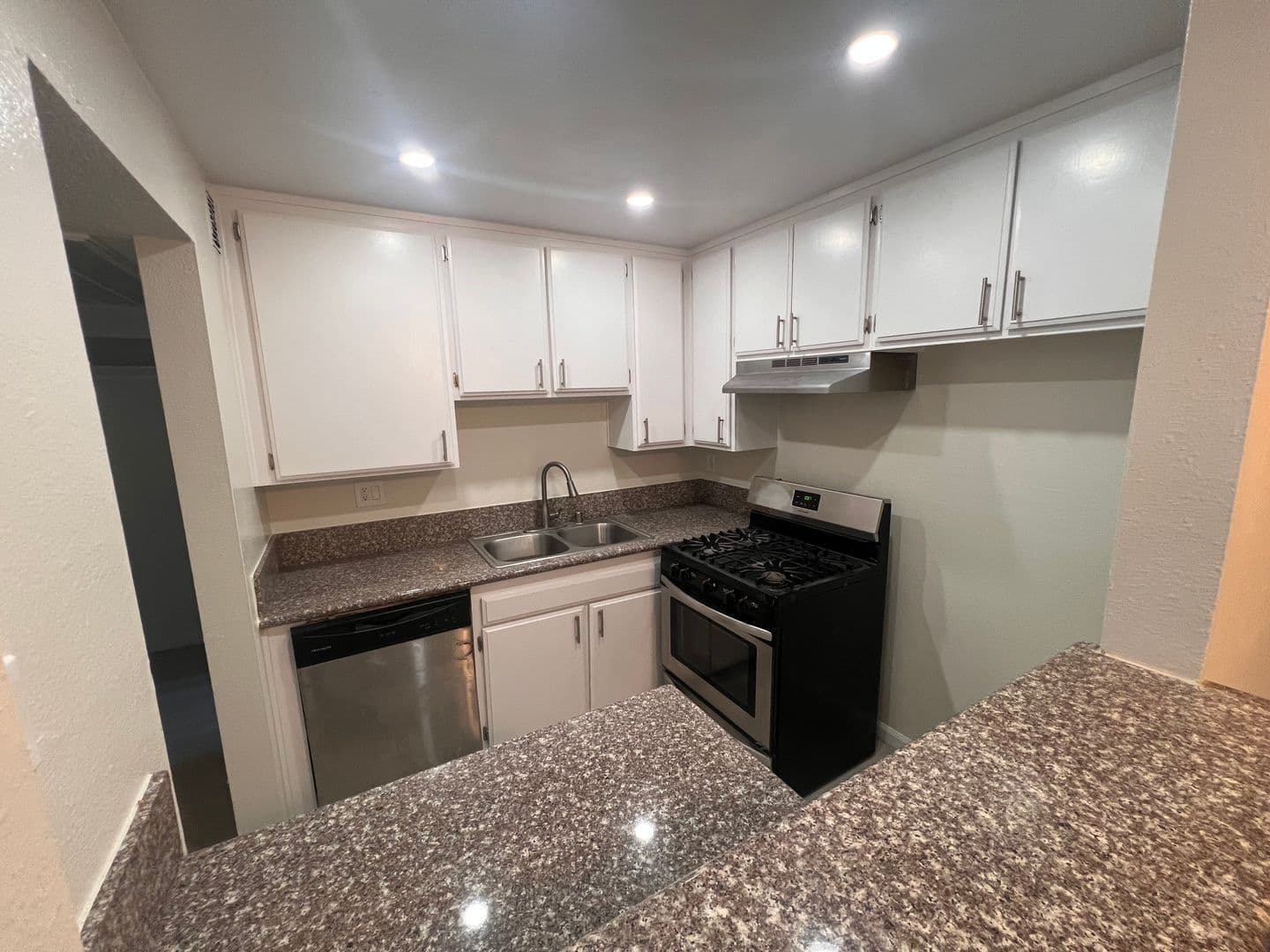 Van Nuys Apartment: 6943 Haskell Ave.