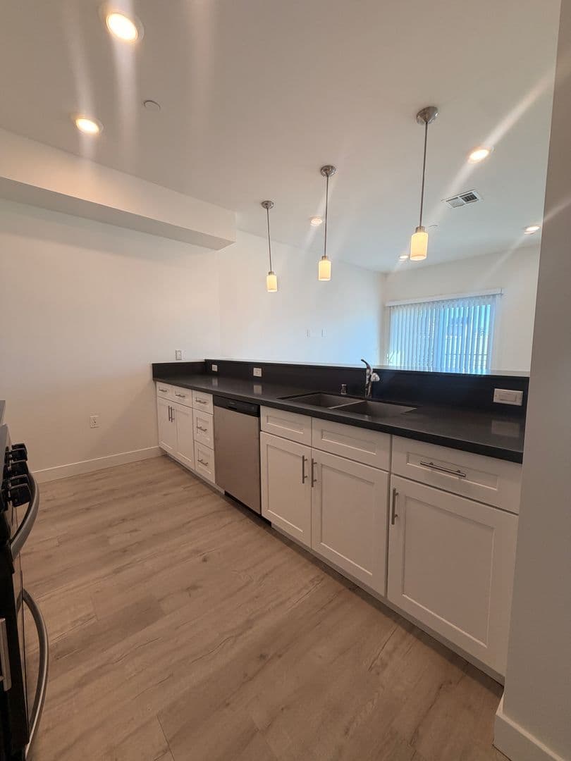 Panorama City Apartment: 14828 Rayen Street