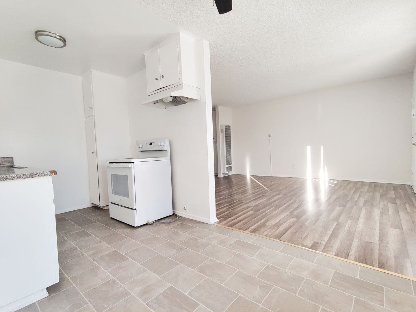 Canoga Park Apartment: 8351 Northgate Ave