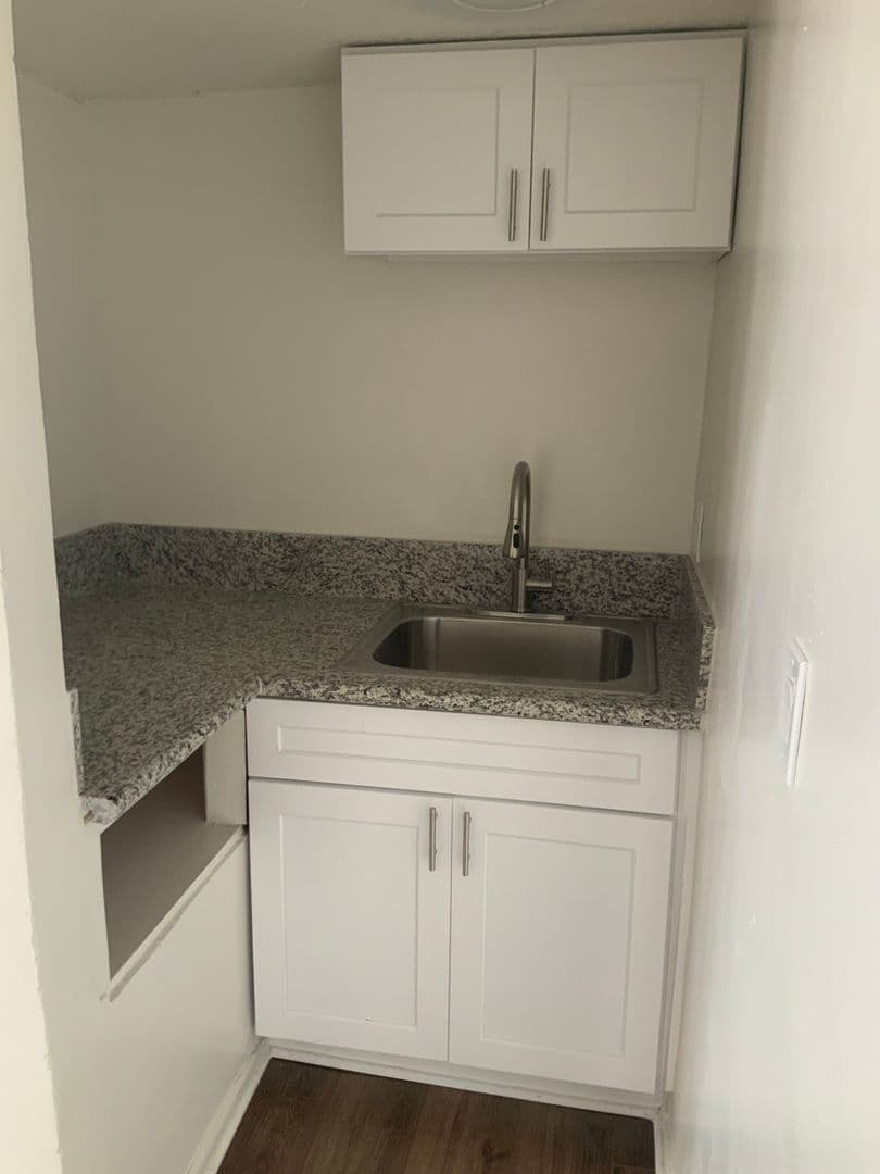 Van Nuys Apartment: 14744 Friar Street