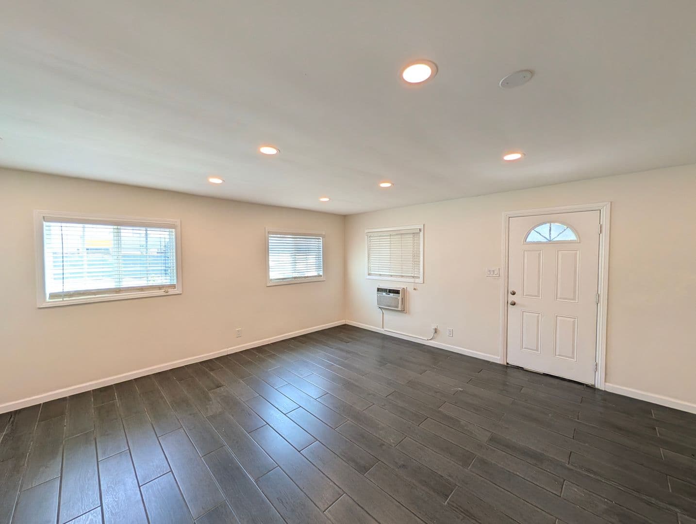 North Hollywood Apartment: 5207-5209 Cartwright Ave.