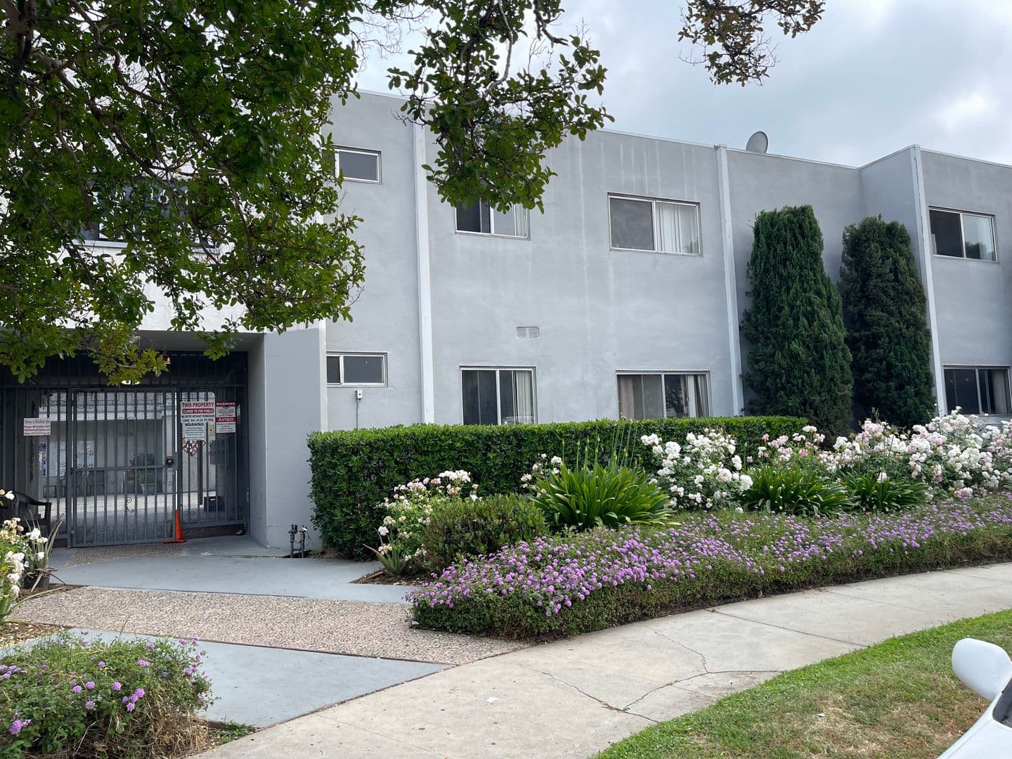 Granada Hills Apartment: 16914 Blackhawk Street