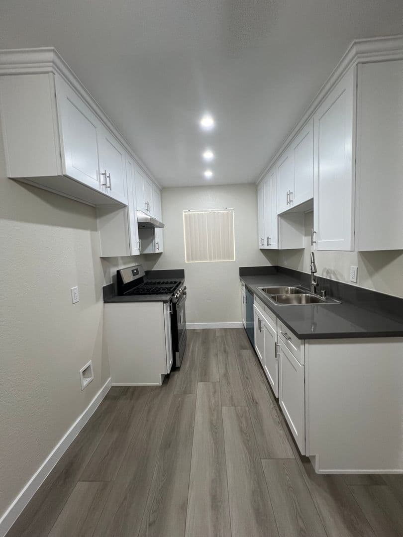 North Hills Apartment: 8545 Columbus Ave.