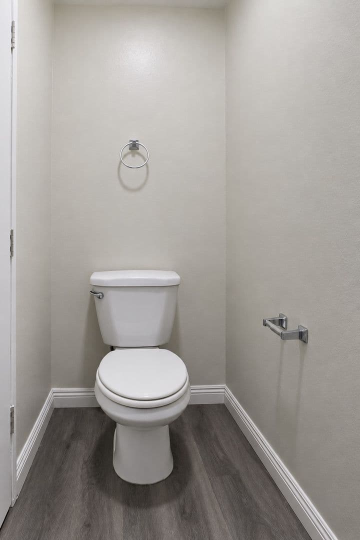 Van Nuys Apartment: 17339 Vanowen Street