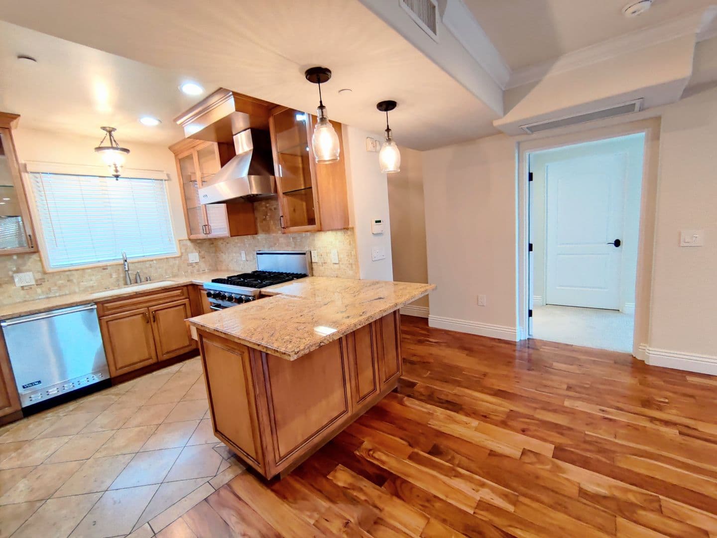 Studio City Apartment: 4350 Vantage Avenue