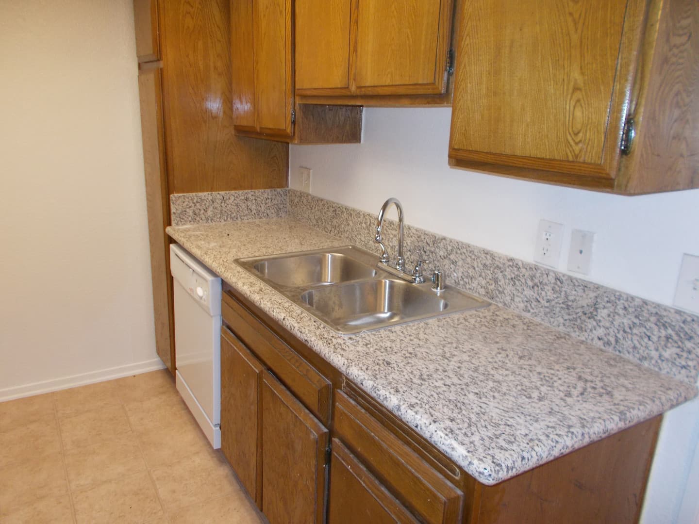 Canoga Park Apartment: 7255 Independence Ave
